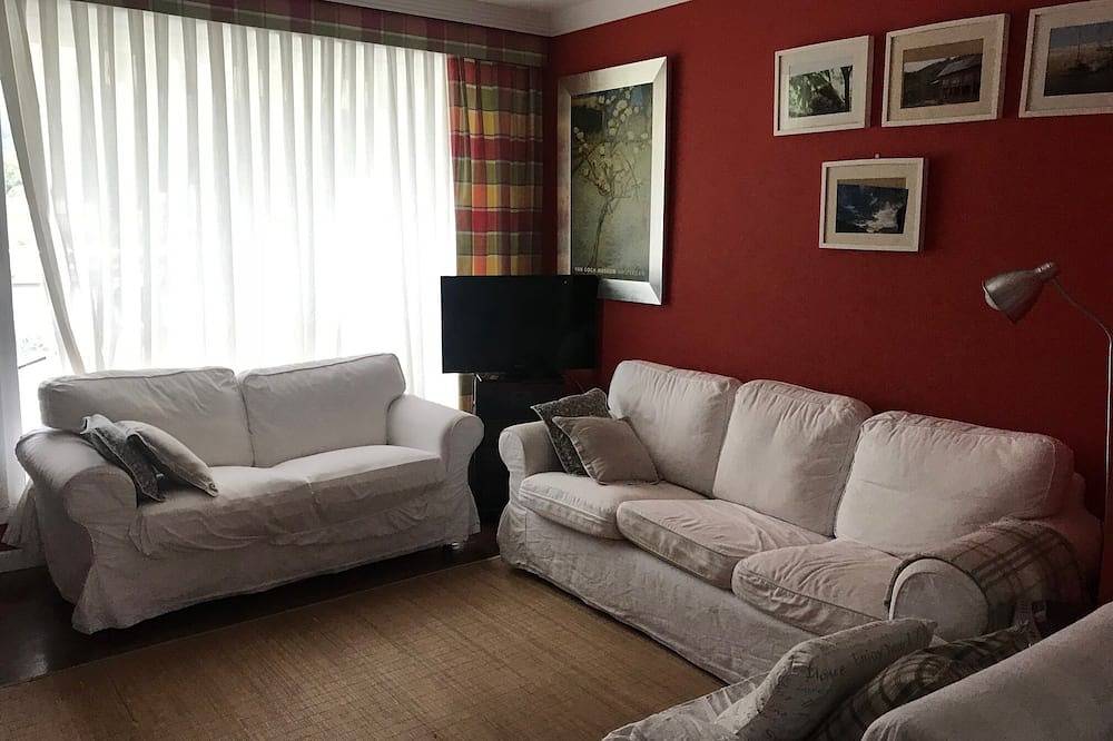 Entire apartment, A cozy and charming pennhouse with a wonderful view in Bentalde, Bakio