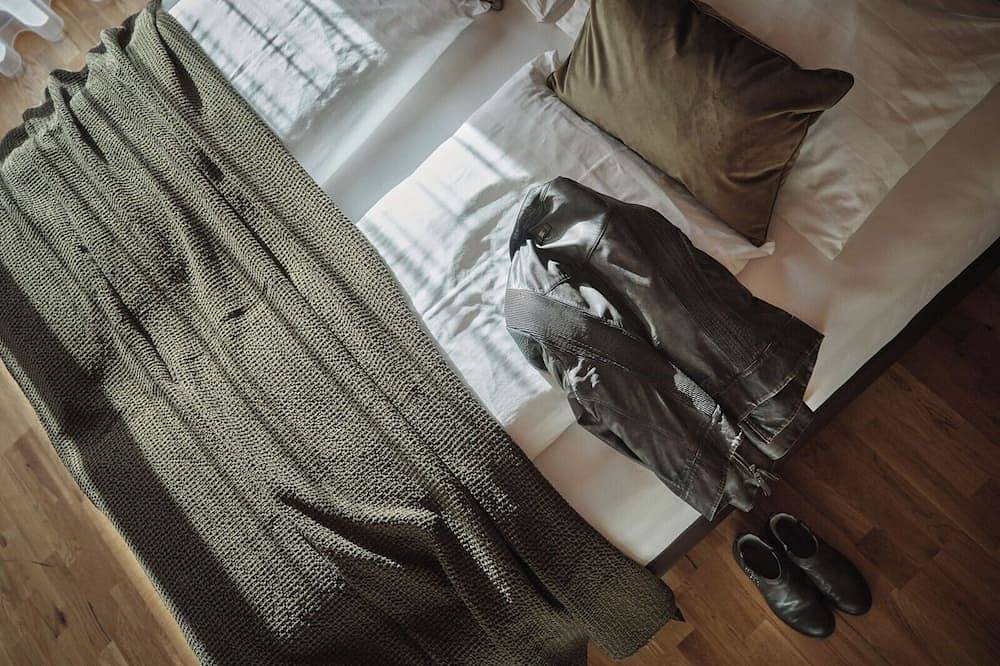 Entire apartment, 3 bedrooms for 4 - 6 persons - Boutique Apartment Sonnenhang in Kaunergrat, Fließ