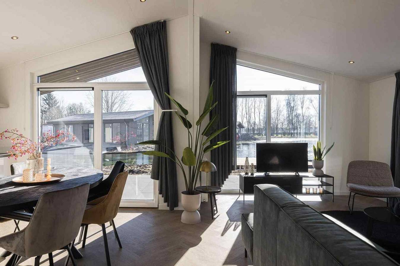 Luxury lodge for 6 persons with sauna and at the waterfront on holiday park Molenvelden in Veldhoven, North Brabant