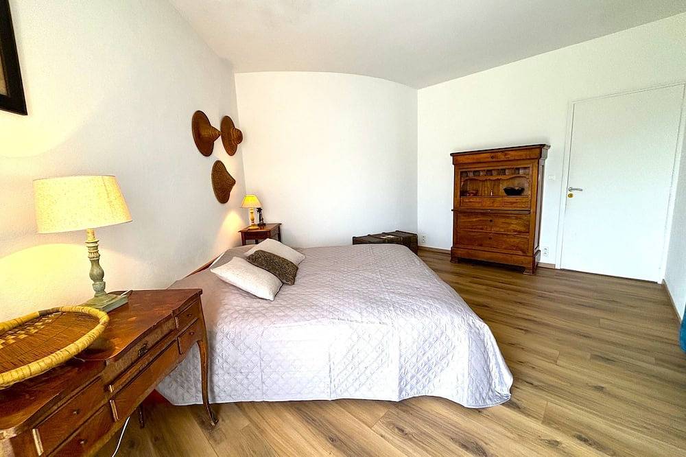 Architect-designed house with heated pool & 5**** view of village with all amenities in Saint-Cyprien (Aquitanien), Périgord Noir