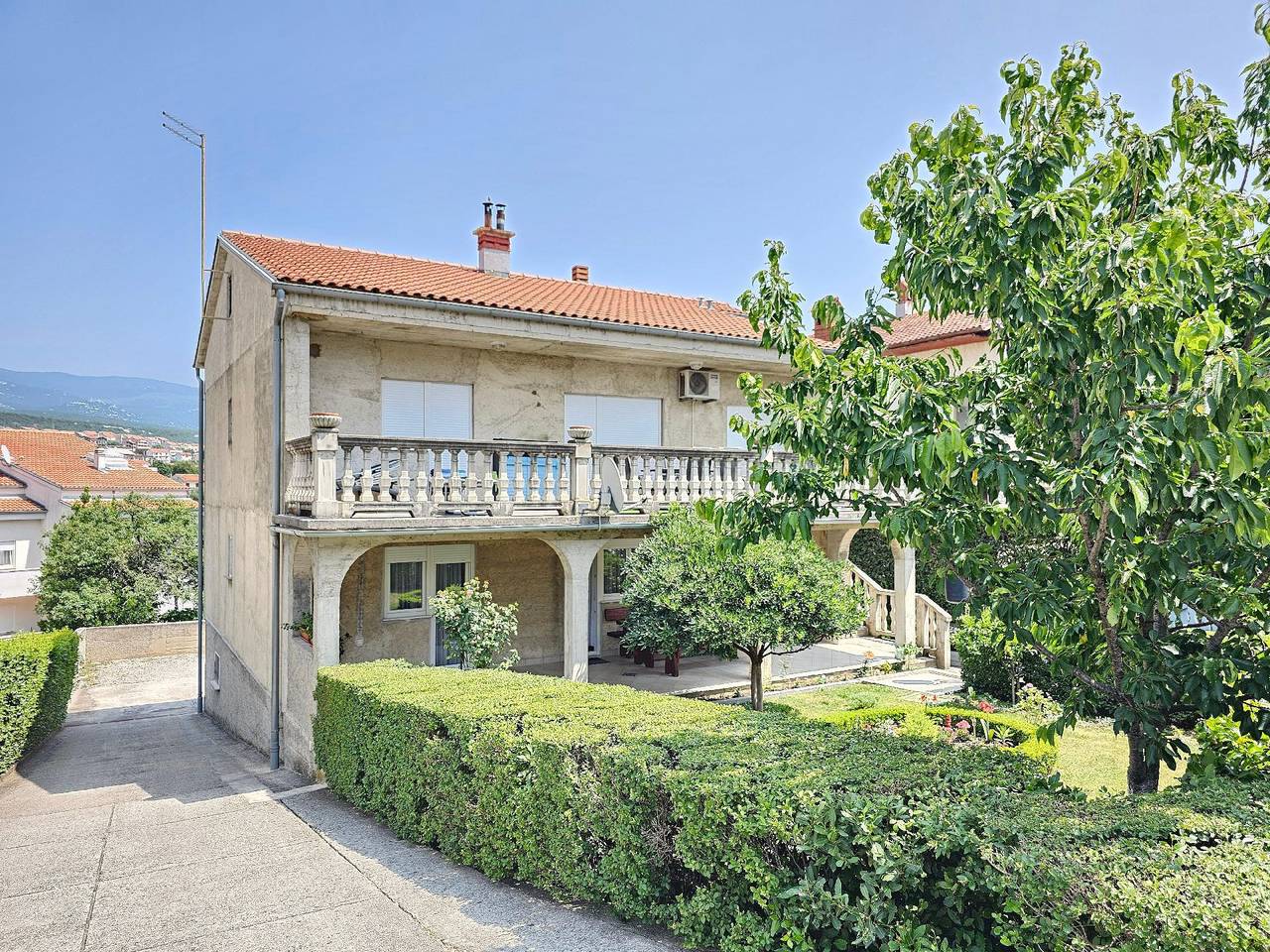 Ganze Ferienwohnung, Tolle Ferienwohnung in Novi Vinodolski mit Grill, Garten und Terrasse und Meerblick in Novi Vinodolski, Primorje-Gorski Kotar