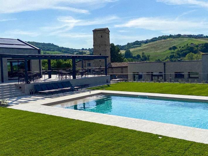 Casa vacanza per 2 persone, con giardino e piscina nonché panorama in Maranello