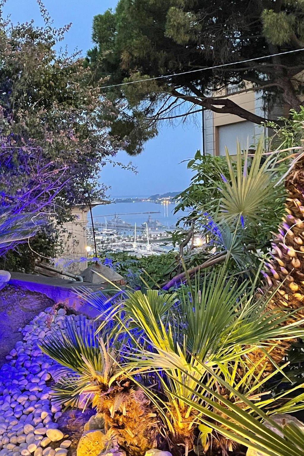 Vip Garten Whirlpool mit Meerblick im Herzen der Stadt in La Spezia (City), La Spezia