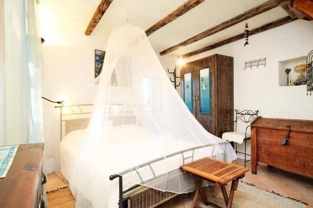 Villa Talež - Four Bedroom Villa with Terrace and Swimming Pool in Split-Dalmatia