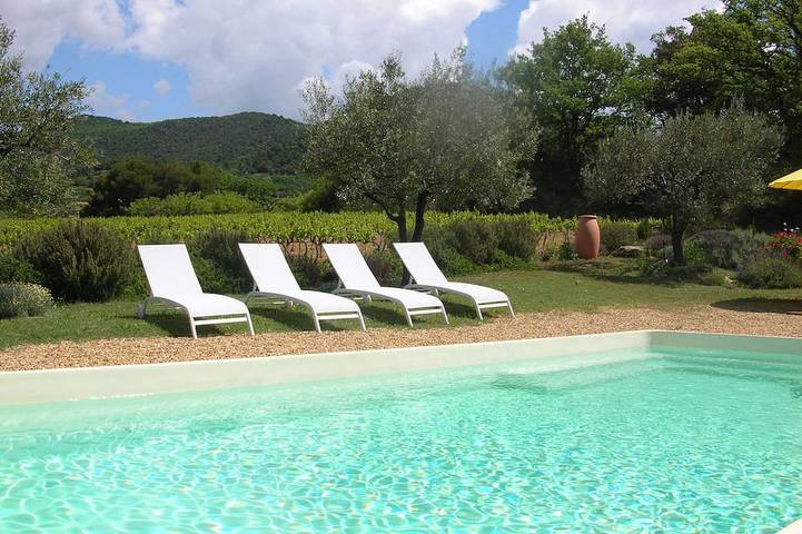 Location de vacances pour 4 personnes, avec Balcon ainsi que Jacuzzi et Jardin à Mérindol-les-Oliviers