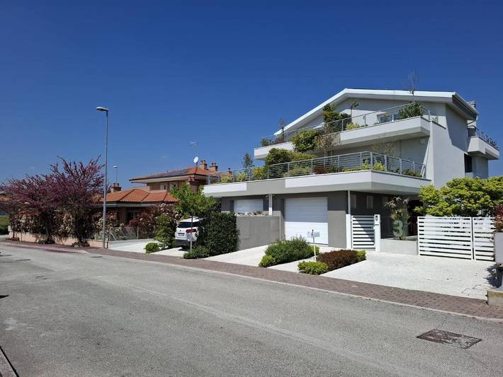 Gîte pour 8 personnes, avec Balcon et Terrasse ainsi que Jardin et Vue à Cartoceto - 2