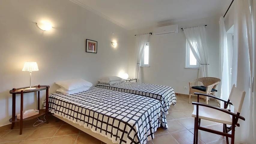 Ferienhaus für 7 Personen, mit Garten und Pool, mit Haustier in Lagoa - 4