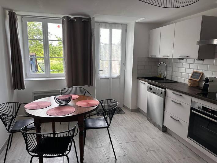 Location de vacances pour 4 personnes, avec terrasse ainsi que vue et jardin à Mesvres - 4