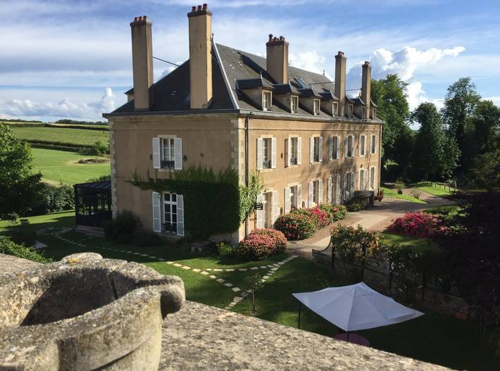 Gîte pour 34 personnes, avec jardin et piscine ainsi que vue sur le lac et terrasse, animaux acceptés dans Yonne