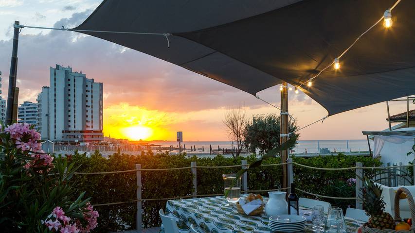 Location de vacances pour 4 personnes, avec Jacuzzi et Terrasse ainsi que Jardin et Vue à Misano Adriatico