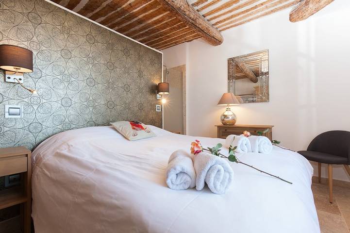 Ganze Wohnung, Sea View Retreat · Old Town Antibes · 3Br Home with Terrace & Jacuzzi in Antibes, Mittelmeerküste (Frankreich)