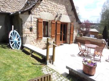 Gîte pour 4 Personnes dans Sainte-Colombe-de-Peyre, L'Aubrac, Photo 3