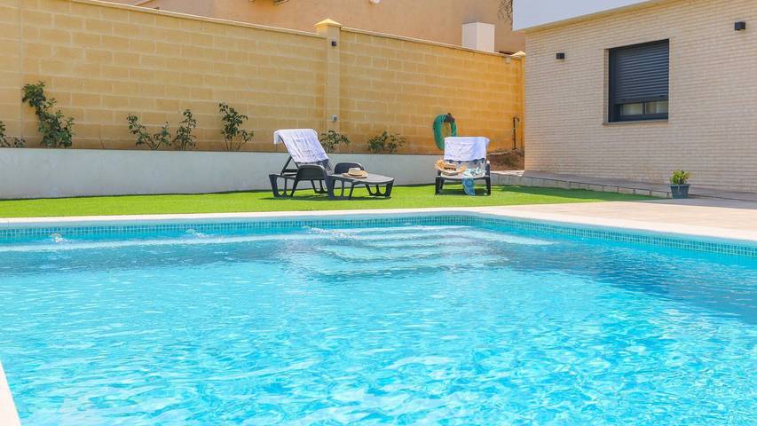 Chalet para 8 personas, con balcón/terraza y piscina en Sierra Norte de Sevilla - 2