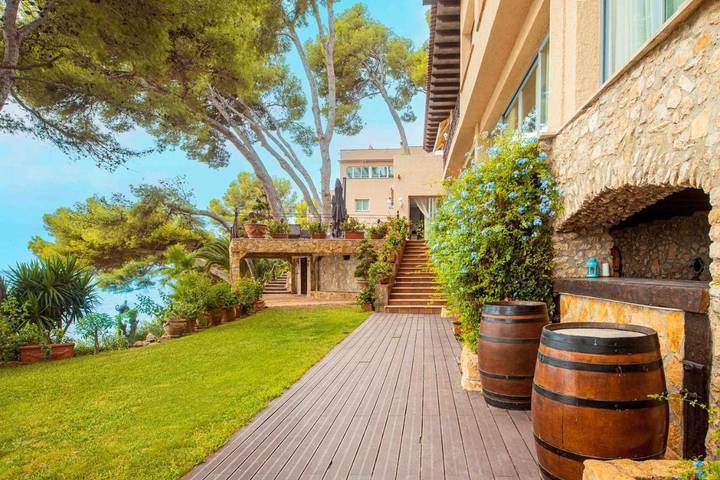 Chalet para 2 personas, con vistas además de piscina y jardín en Cataluña - 2