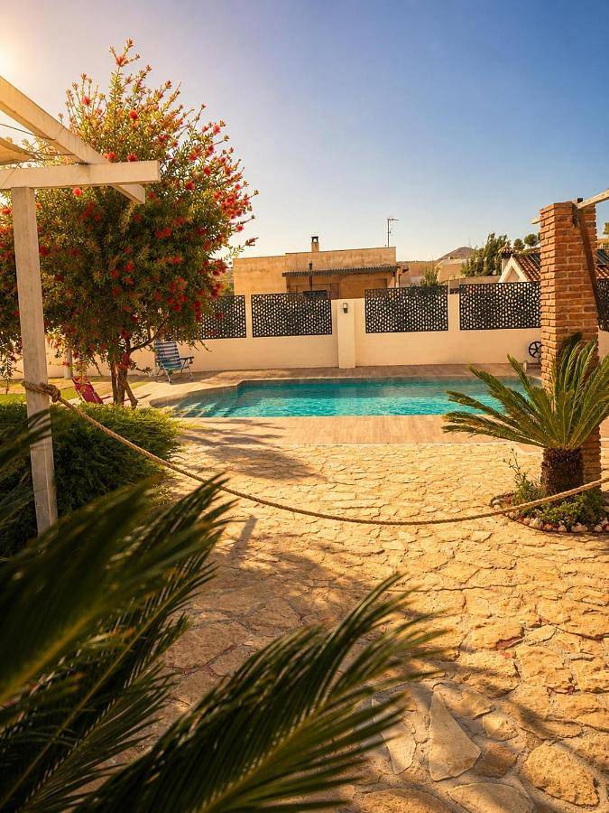 Apartamento de vacaciones para 3 personas, con jardín además de vistas y piscina - 1
