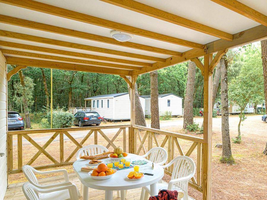 Flower Camping Au Bois des Biches - Chalet 7 persons - 3bed (without Tv)-covered terrace- 32m² | Standard in Saint-Hilaire-de-Riez, Loire Valley