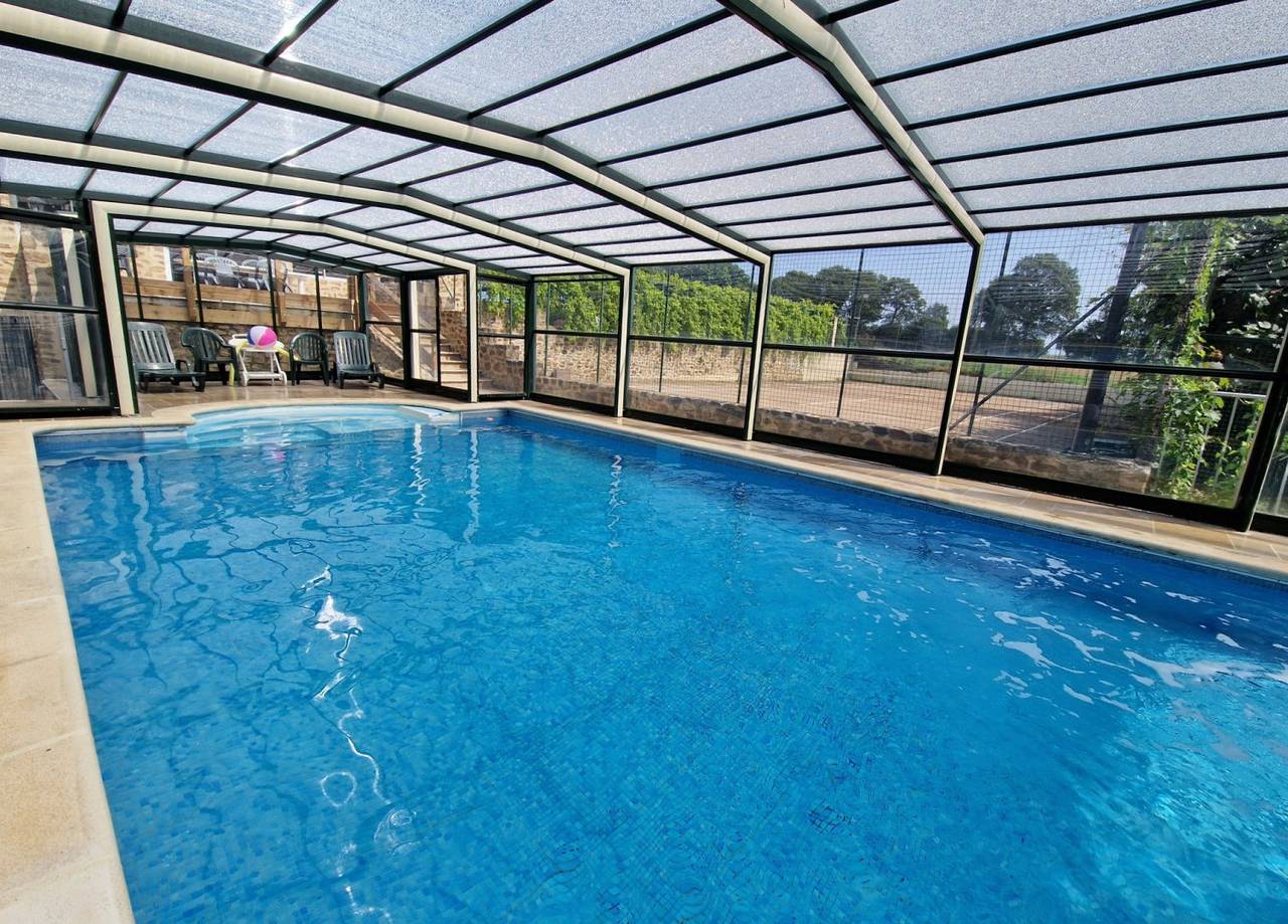 Gîte 15 personnes avec piscine et terrain de tennis in Beaulieu-sur-Oudon, Mayenne