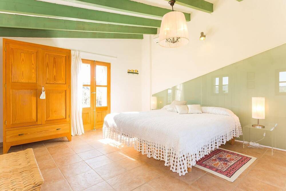 Awesome home in Selva with private swimming pool, can be inside or outside in Selva, Majorca Center