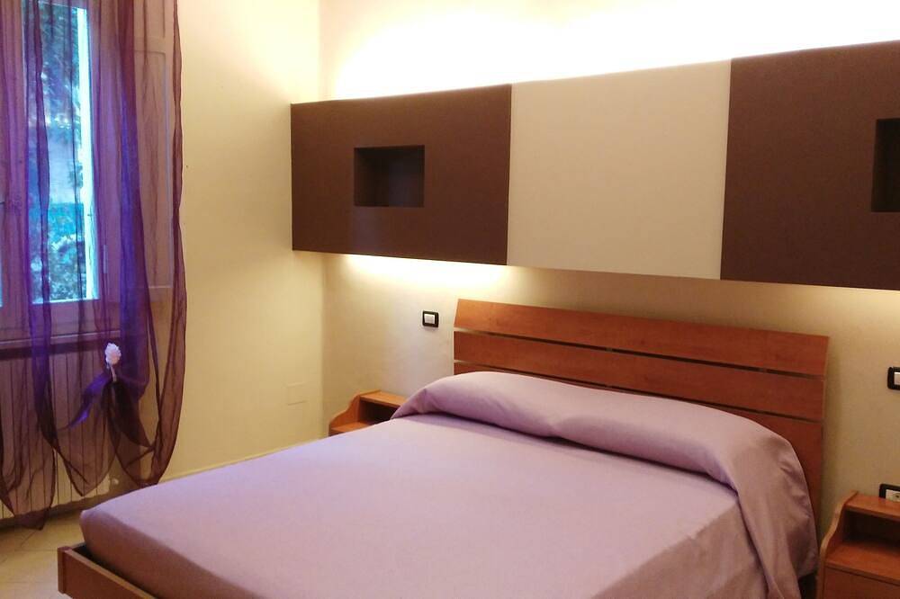 Ganze Wohnung, House With Private Entrance And Garden, Central Location, Conventions in Fano, Fano (Gemeinde)
