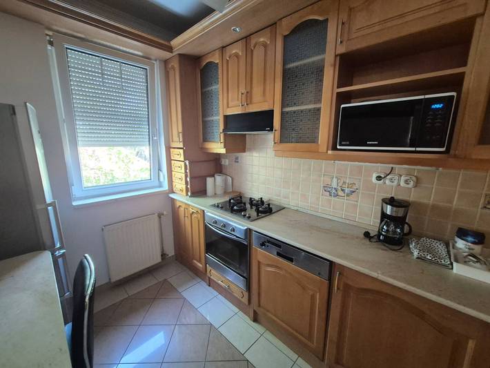 Ganze Wohnung, Mathias, ein geräumiges Apartment mit 2 Schlafzimmern, 2 Bädern und privatem Parkplatz in Ketschkemet, Kecskeméti járás
