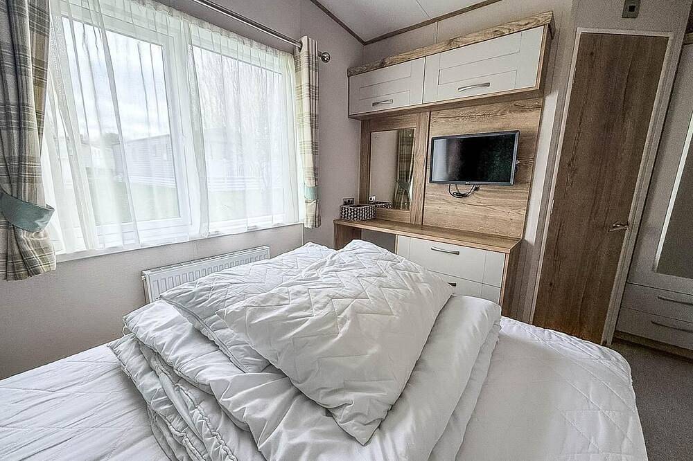 Amazing caravan with decking at Manor Park in Hunstanton in Hunstanton, Norfolk Coast