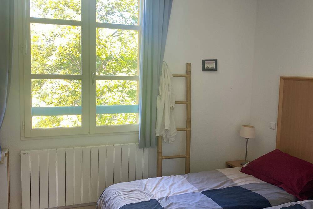 Entire apartment, Small single-storey house in the enchanting grounds of Château des Gipières in Montbrun-les-Bains, Nyons region