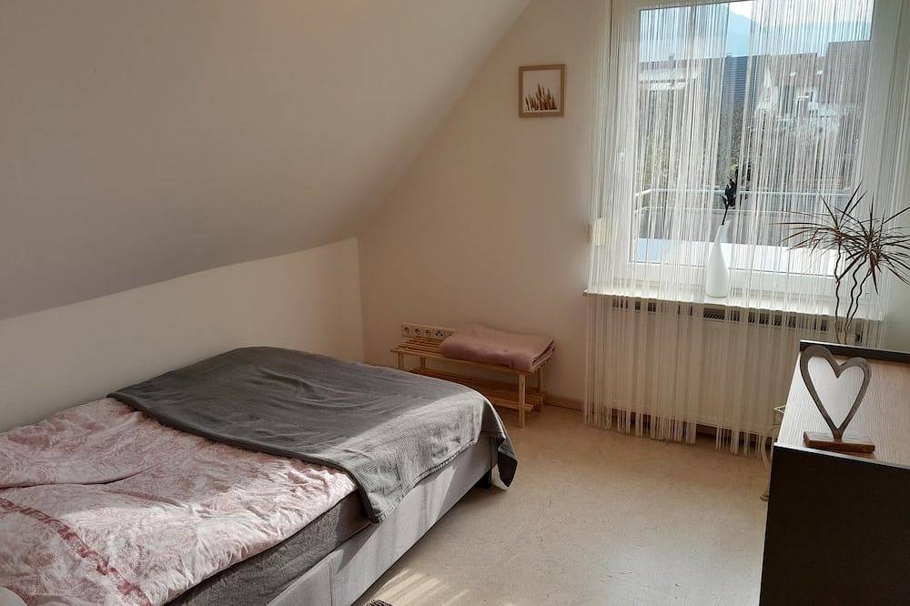 Ganze Wohnung, Gemütliche frisch renovierte Ferienw. 78qm in ruhiger Lage mit bester Aussicht in Bissingen an der Teck, Albsteig Etappe 8