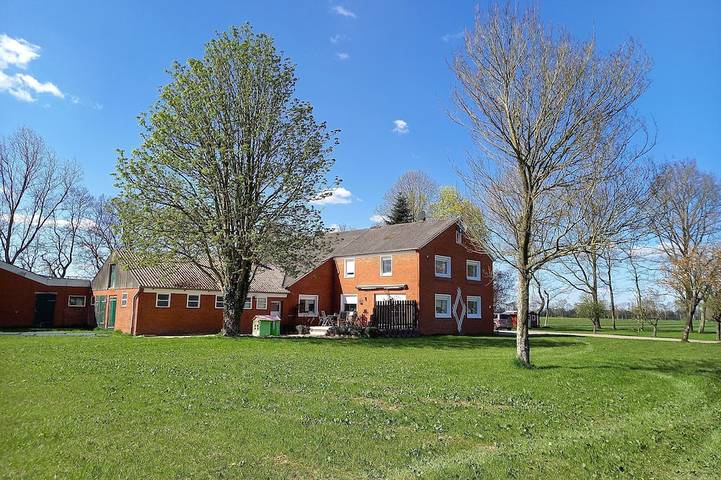 Location de vacances pour 8 personnes, avec jardin et terrasse à Rhauderfehn