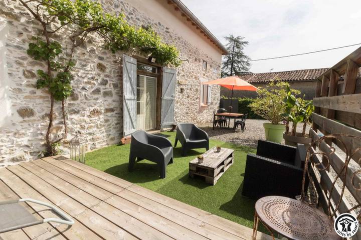 Gîte pour 4 personnes, avec terrasse et jardin