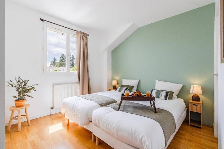 Gîte pour 8 personnes, avec vue et terrasse à Charnay-lès-Mâcon - 4