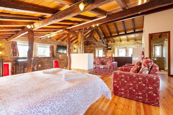 Gîte pour 3 personnes, avec Terrasse et Jardin dans Venade - 4