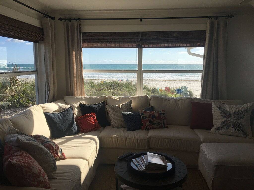 Charming Direct Oceanfront 1940 Beach Cottage in der perfekten Lage! in New Smyrna Beach, Florida