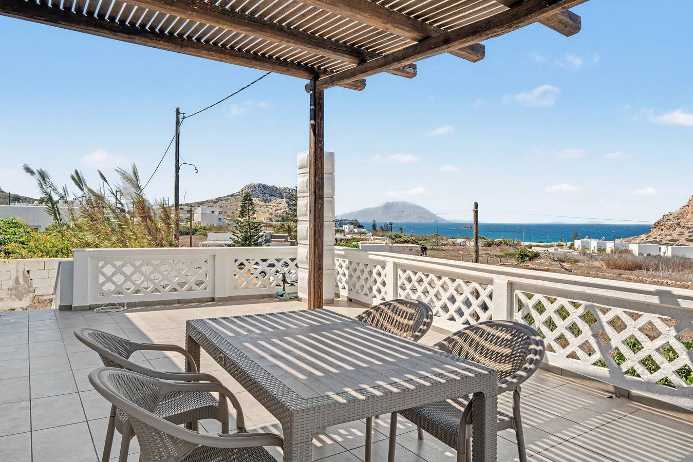 Ganze Wohnung, Apartment 'Ambeli House Arkasa' mit Balkon und Meerblick in Karpathos