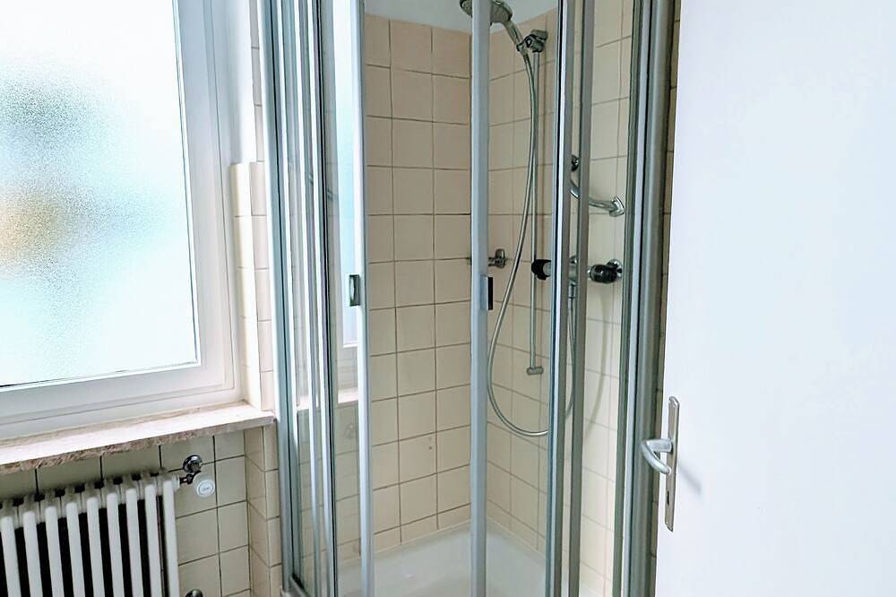 Ganze Wohnung, Familienparadies mit Traumblick – Nur 2 Minuten zum See & Strandbad! in Lago Maggiore (Schweiz)
