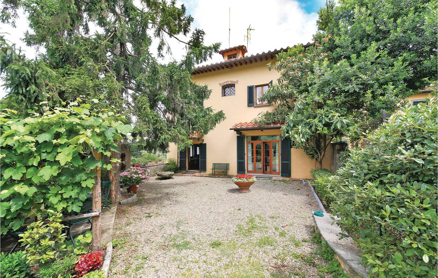 Chic Scandicci Apartment with Pool in Scandicci, Florence Province