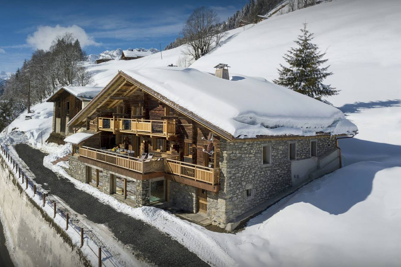 Superb luxury chalet near ski lifts - with sauna, hot tub - Ovo Network in La Giettaz, Albertville region