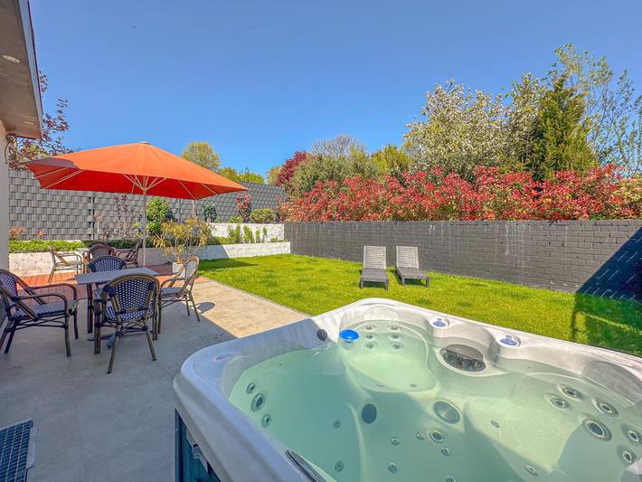 Ferienhaus für 6 Personen, mit Whirlpool und Garten in Aachen