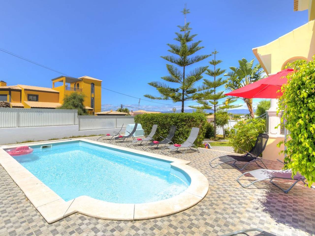 Villa für 12 Personen mit Balkon in Parchal, Estômbar e Parchal