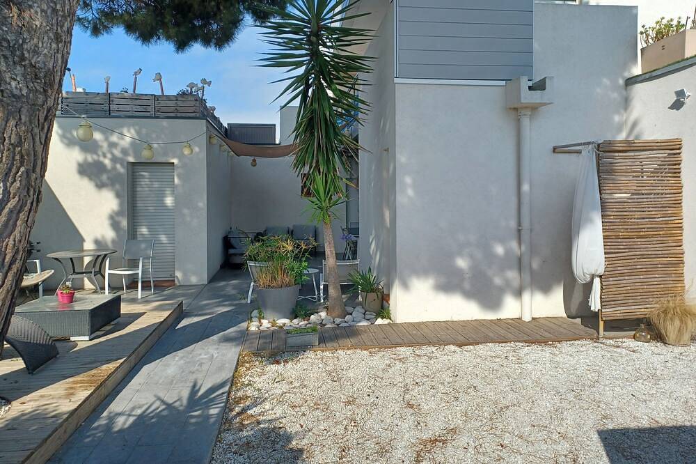 Maison à 50 mètres de la mer,4 salles d'eau, studio en option, proche parc expo. in Carnon-Plage, Mauguio
