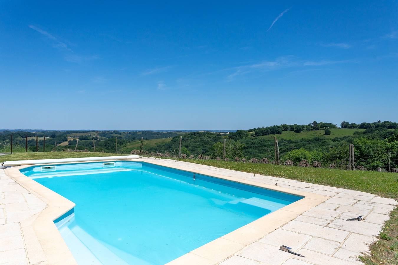 "Domaine Cherps Spa – Quiétude" Guest Room with Shared Pool, Wi-Fi, and Air Conditioning in Vielleségure, Pau region