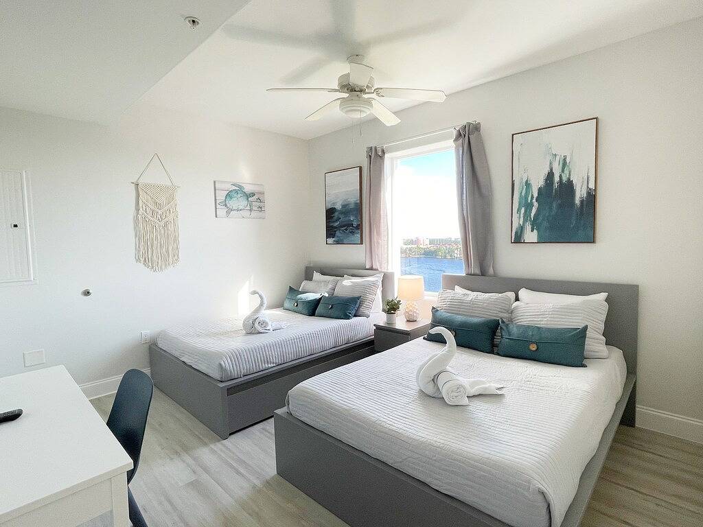 Ganze Wohnung, 2-bedroom condo w/ stunning lake and Disney views in Disney World