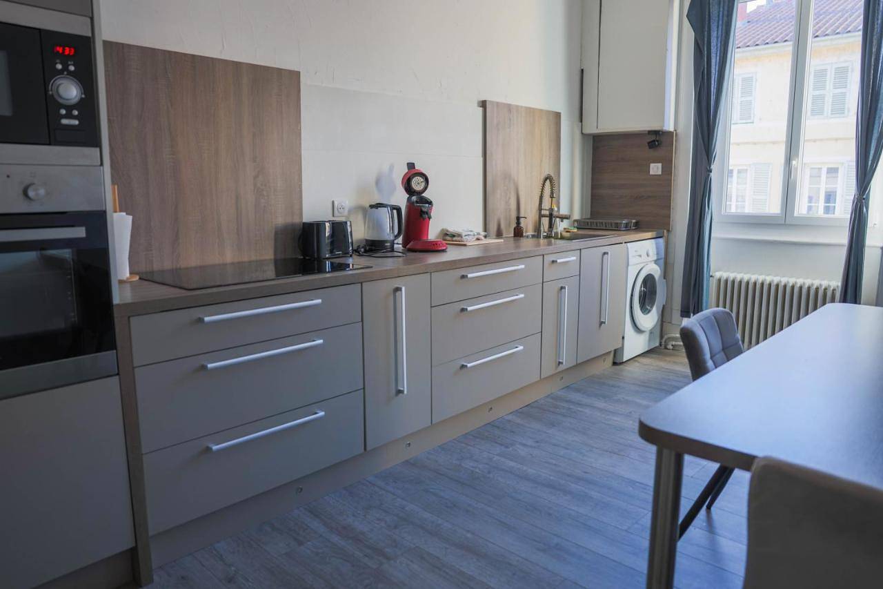 Appartement entier, One-Bedroom Apartment with City View in Pont-de-Vaux, Région de Bourg-en-Bresse