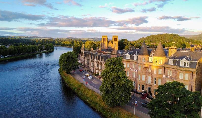 Apartamento para 2 personas, con sauna además de piscina y jacuzzi, Se admiten mascotas en Inverness