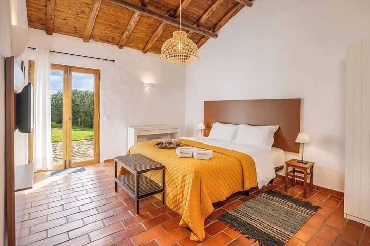 Ferienhaus für 14 Personen, mit Balkon und Garten sowie Pool - 1