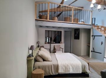 Cottage pour 2 personnes, avec piscine et jardin à Crottet