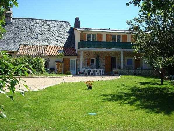 Maison de vacances pour 10 personnes, avec Balcon ainsi que Terrasse et Jardin dans Le Rouget-Pers