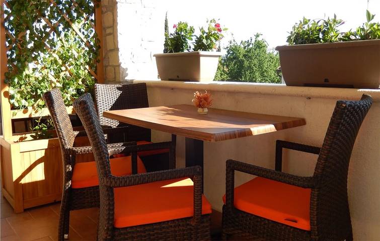 Ganze Ferienwohnung, Gemütliche Ferienwohnung mit Terrasse, WLAN und Zugang zum Strand – 1,5 km entfernt in Marčana, Südküste Istrien