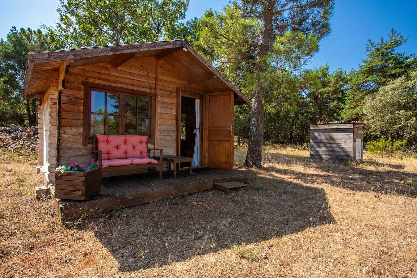 Cabanes « Du Puits de Riquier - écologique » in Régusse, Région de Brignoles