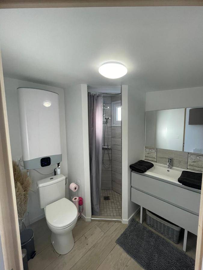 Double Room with Private Bathroom in Dieppe, Région de Dieppe