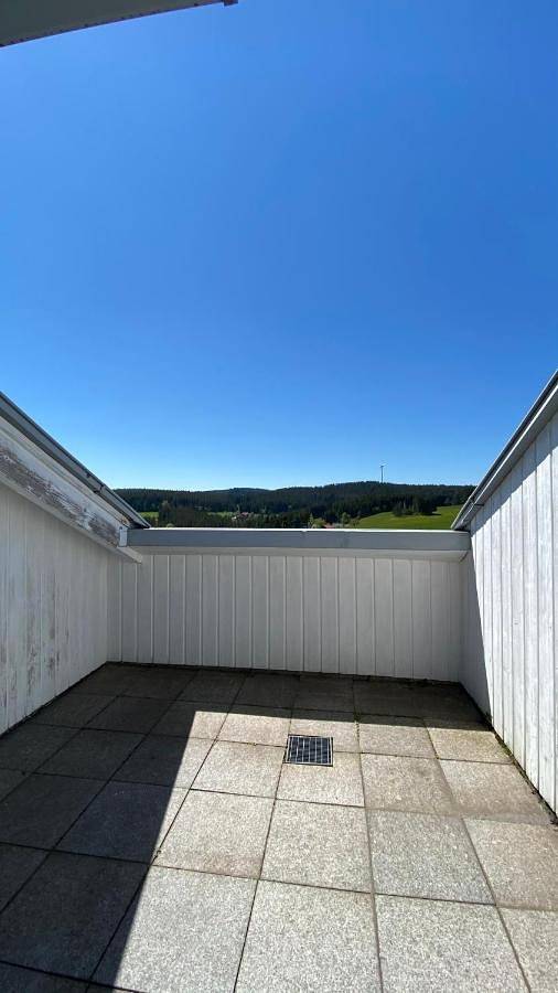 Ferienwohnung für 6 Personen, mit Balkon und Terrasse sowie Garten und Ausblick in Schonach ort - 2